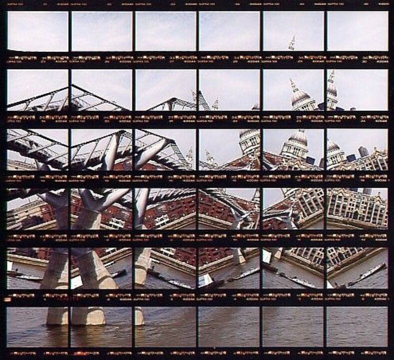 Thomas Kellner: 27#04 London, Millenium Bridge, 2001, C-Print, 22,8 x 21,0 cm/8,9" x 8,2", edition 20+3