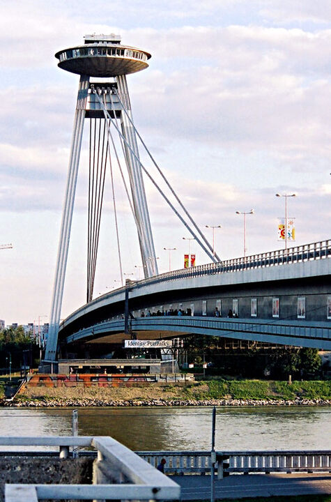 Blick auf die Novy-Most-Brücke in Bratislava 2006