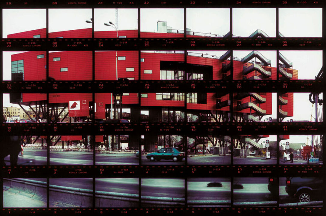 Thomas Kellner: 04#06 Berlin, RedBox 1998, C-Print, 26,8 x 17,6 cm/10,5" x 6,9", Auflage 10+3