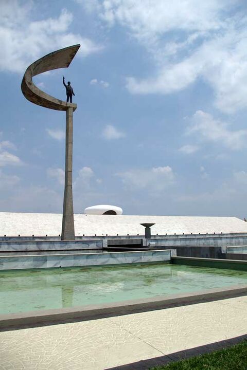 Blick auf die Gedenkstätte Juscelino Kubitschek in Brasilia