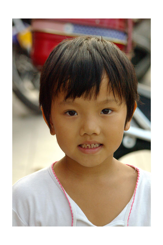 Huang Jingliang, 6 year old girl